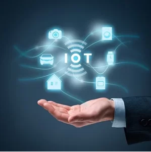 Ícones representando vantagens como automação, conectividade, dados em tempo real.